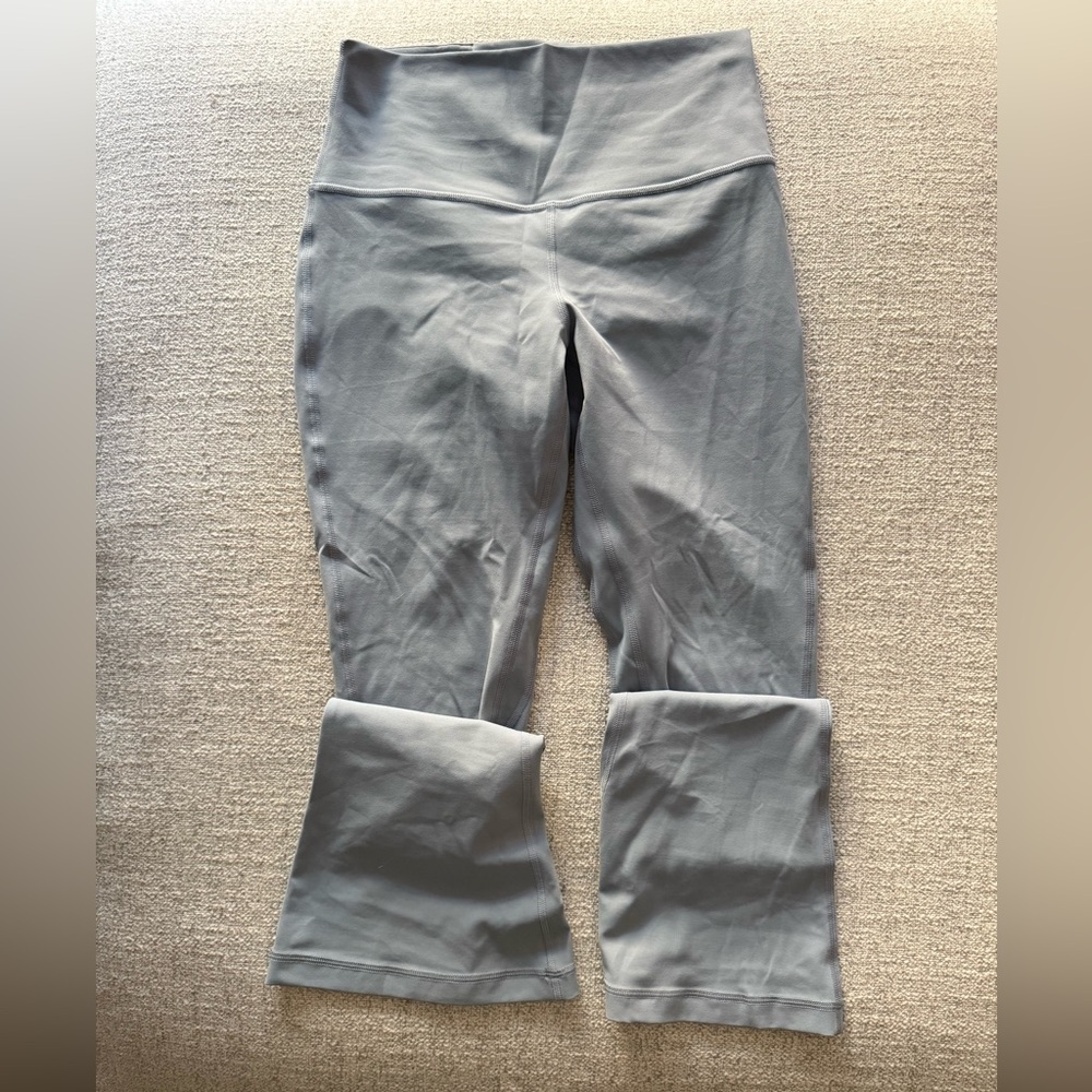Women’s size 6 mini flare leggings like new